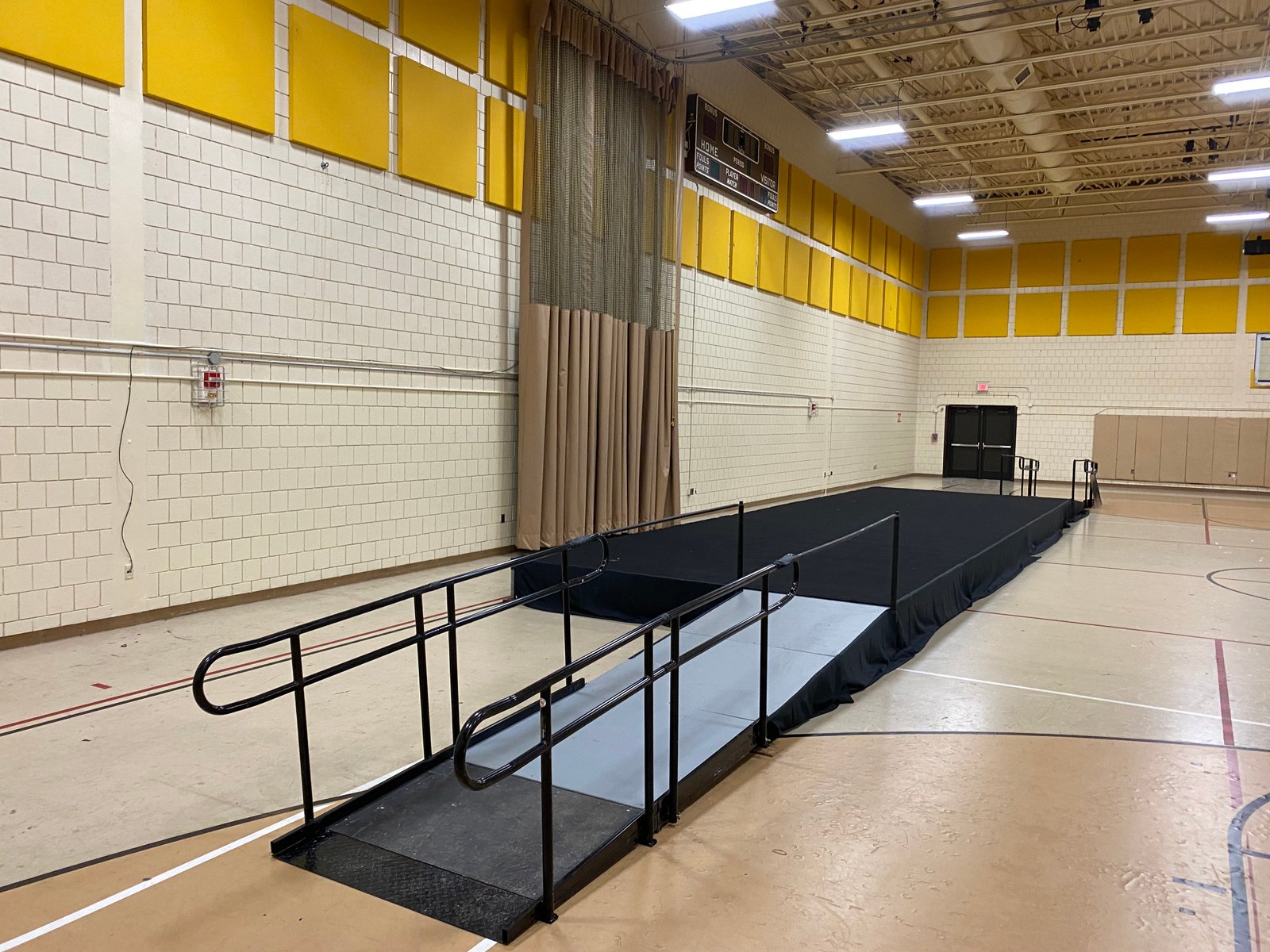 Stage carpet & Skirting